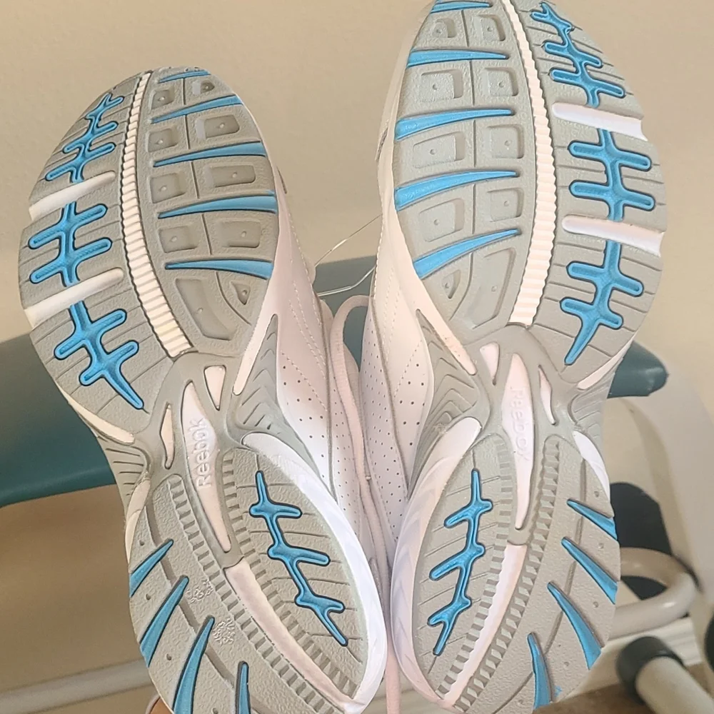 White blue and silver Reebok walking shoes size 8 NWT - Picture 3 of 3